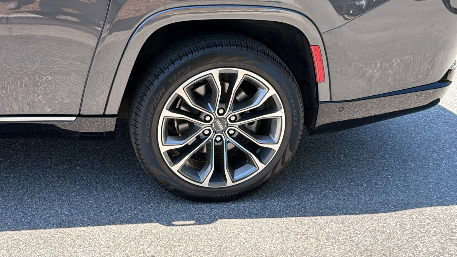 Used 2024 Jeep Grand Wagoneer L Series III w/ Rear Seat Video Group 1 image 12