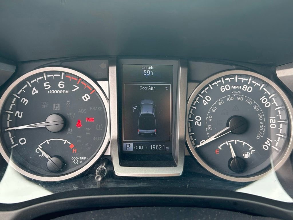 Used 2020 Toyota Tacoma SR5 AWD/4WD image 17