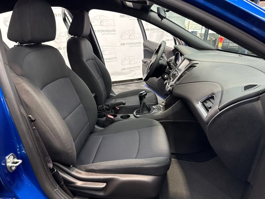 Used 2017 Chevrolet Cruze LT FWD image 29