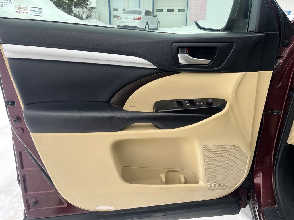 Used 2018 Toyota Highlander XLE AWD/4WD image 13