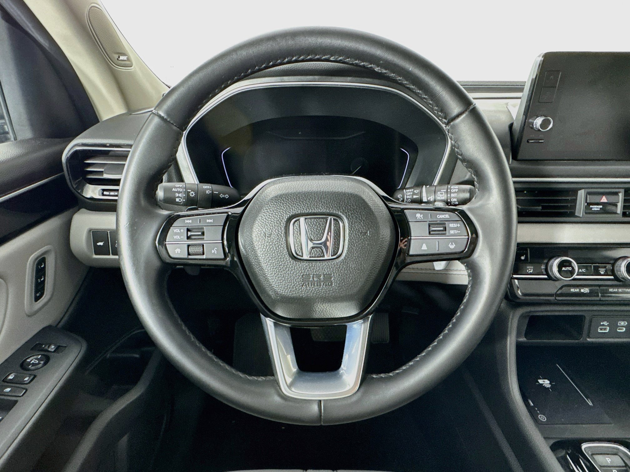 Certified 2023 Honda Pilot Touring image 11