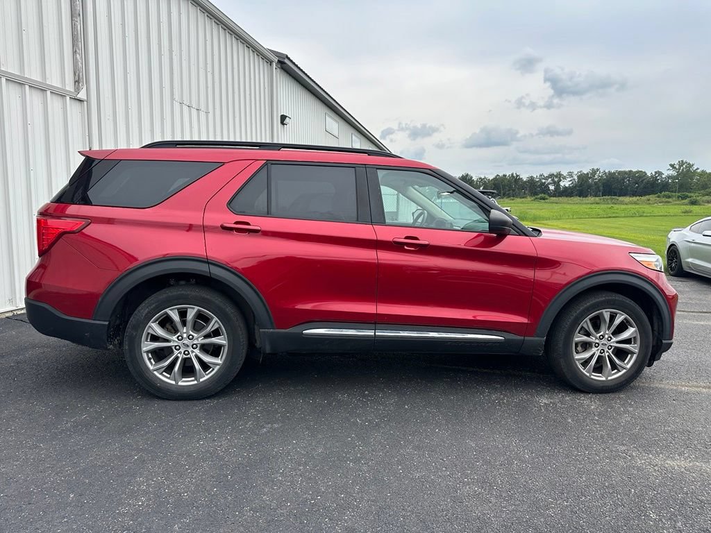 Used 2020 Ford Explorer XLT w/ Equipment Group 202A AWD/4WD image 4