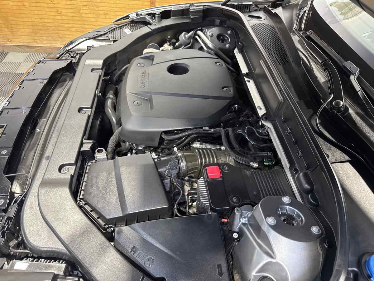Used 2019 Volvo XC60 T6 Momentum w/ Multimedia Package AWD/4WD image 32
