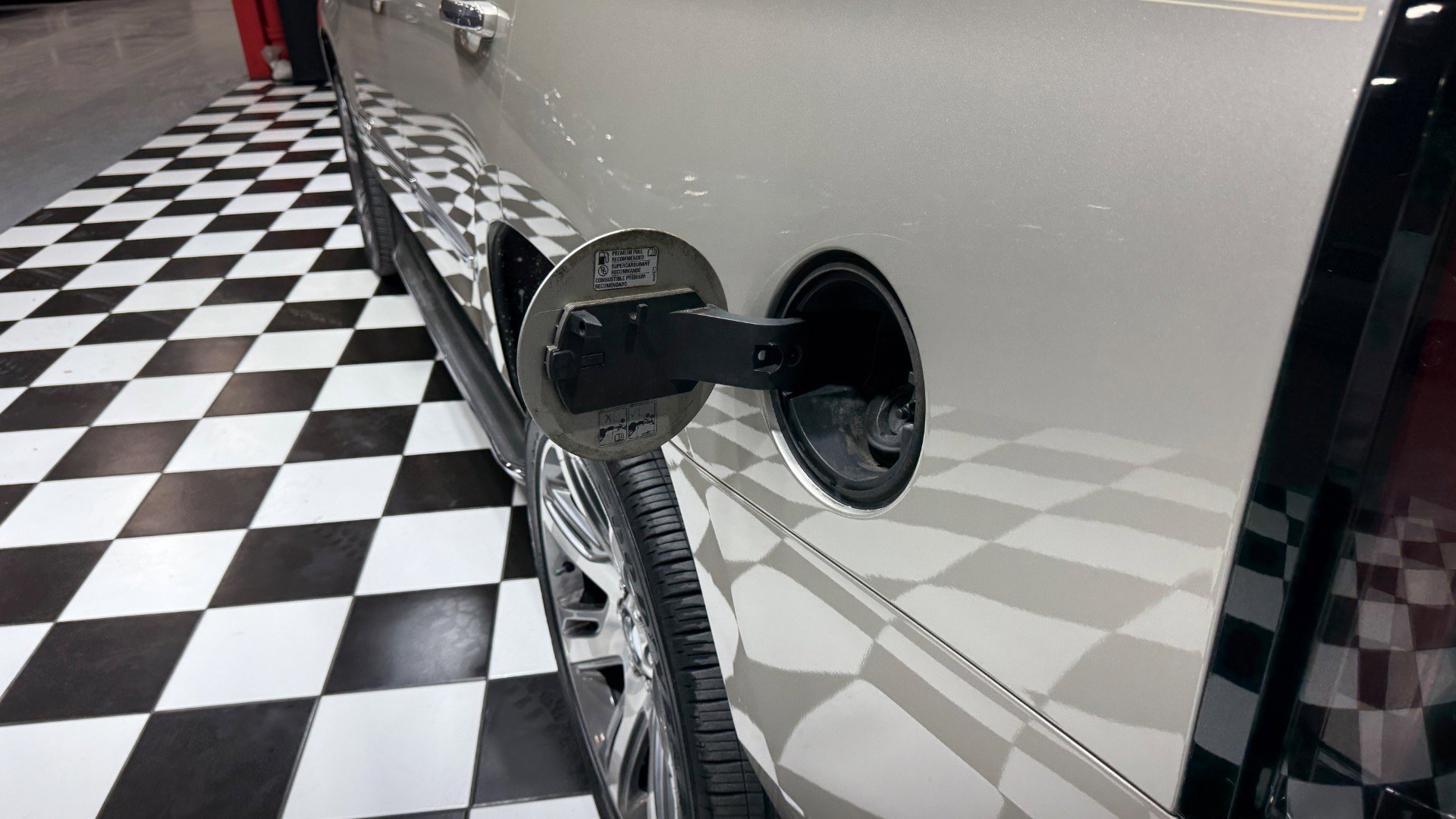 Used 2015 Cadillac Escalade Luxury image 33