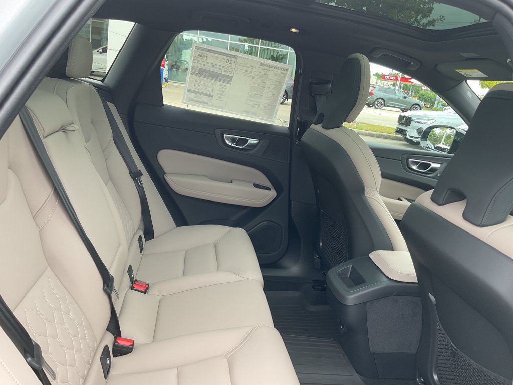 New 2027 Volvo XC60 B5 Core AWD/4WD image 16