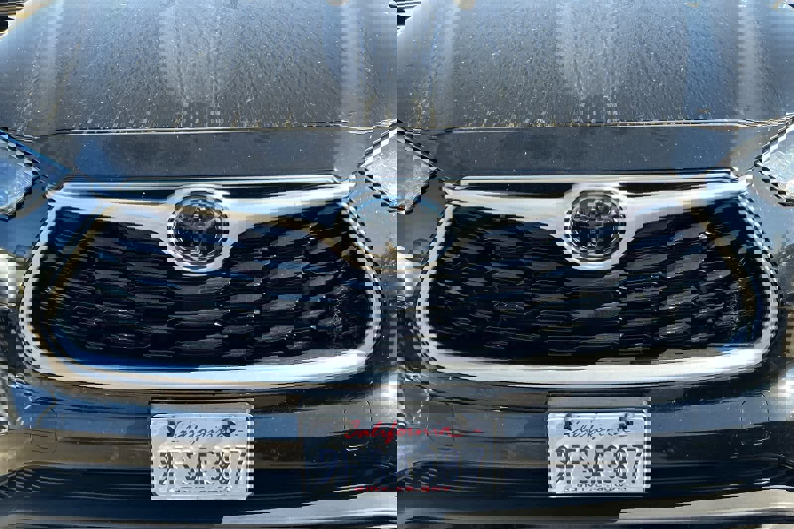 Used 2023 Toyota Highlander XLE image 12