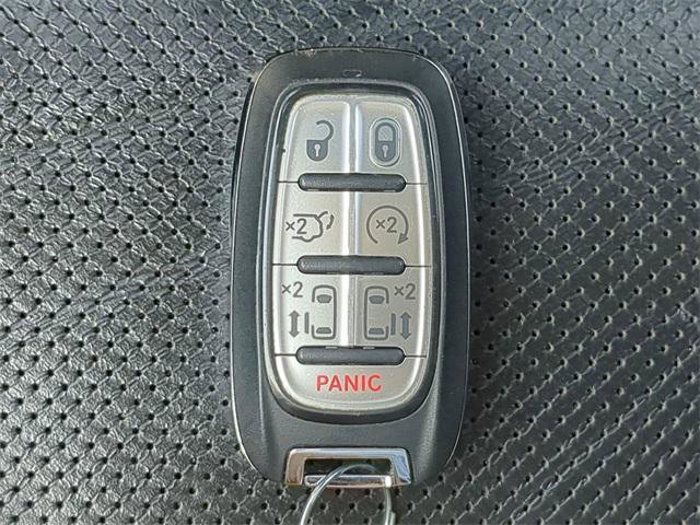Certified 2024 Chrysler Pacifica Limited image 39
