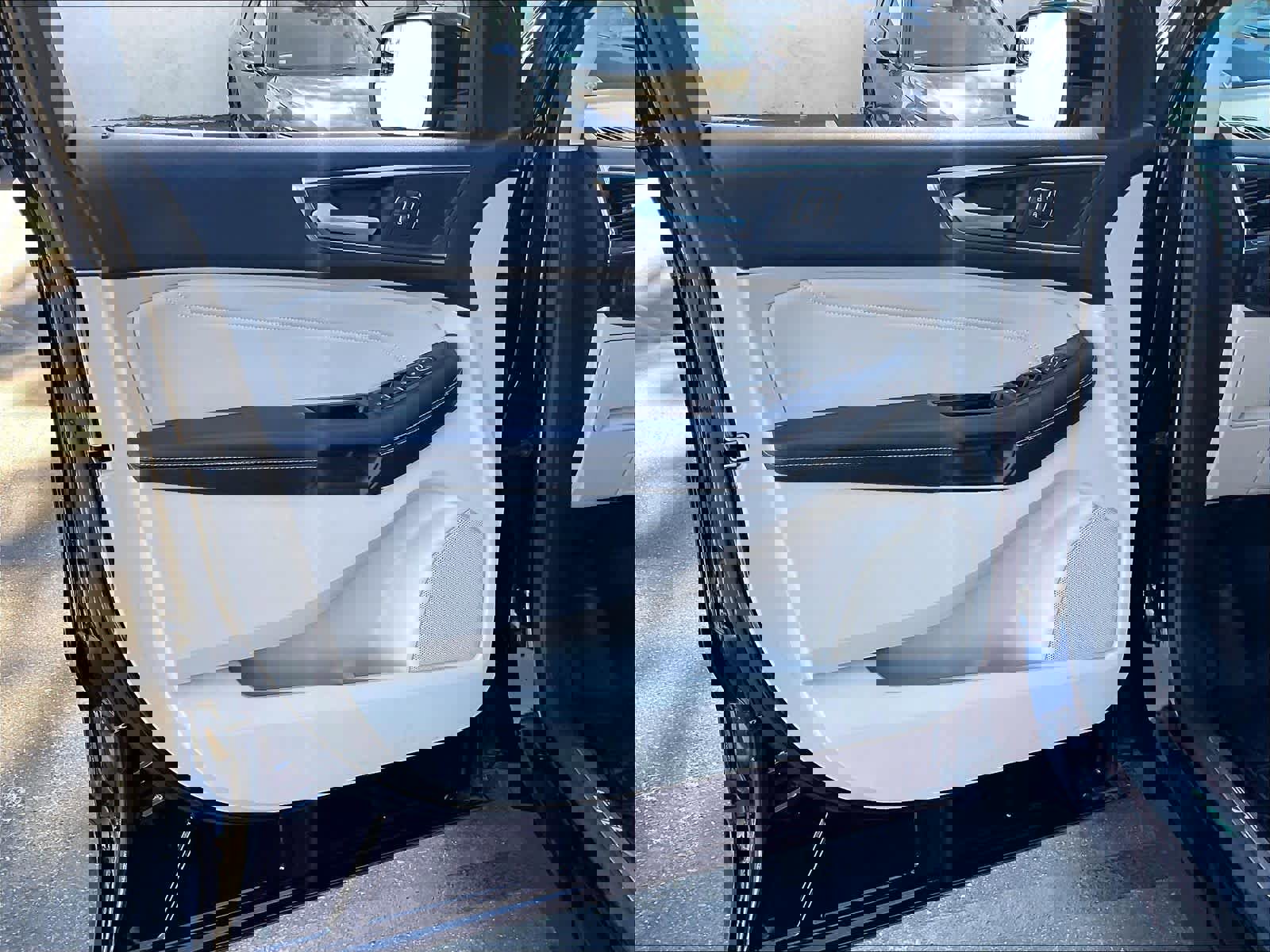 Used 2018 Ford Edge Titanium w/ Equipment Group 301A image 25