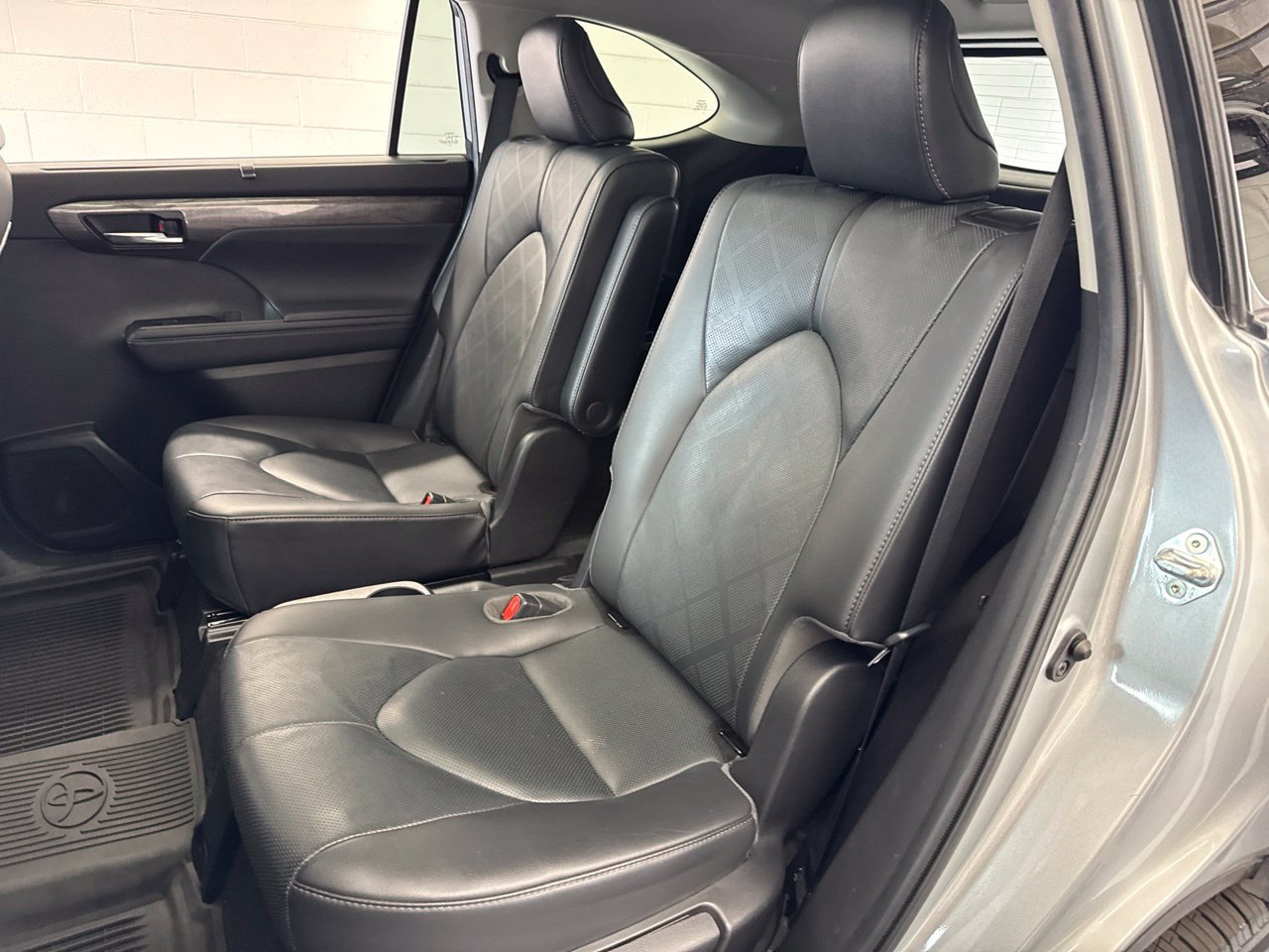 Used 2021 Toyota Highlander Platinum AWD/4WD image 43