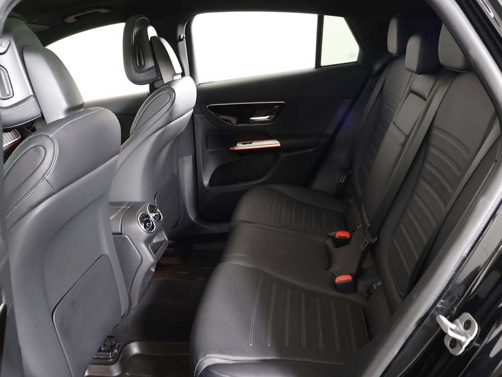 Used 2025 Mercedes-Benz GLC 300 4MATIC image 37