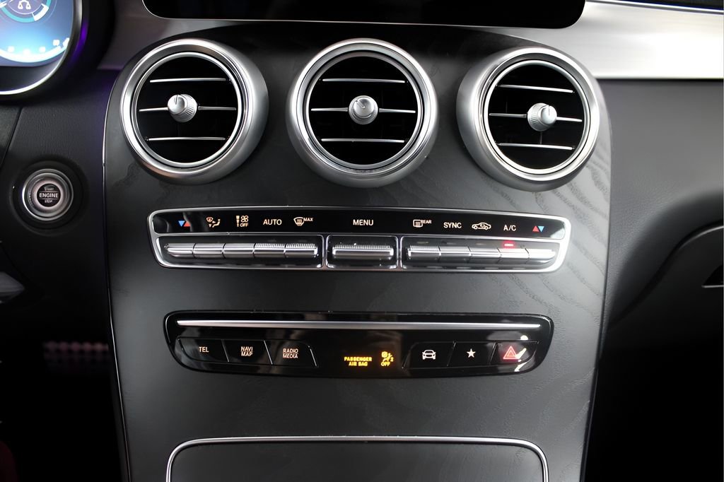 Used 2022 Mercedes-Benz GLC 300 image 34