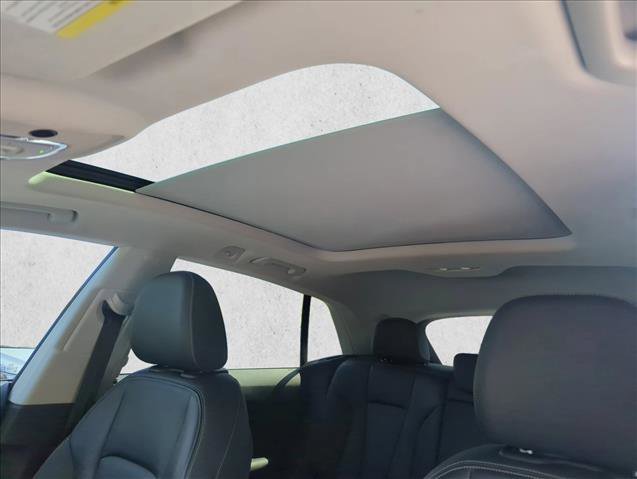 Used 2022 Audi Q8 Premium image 16