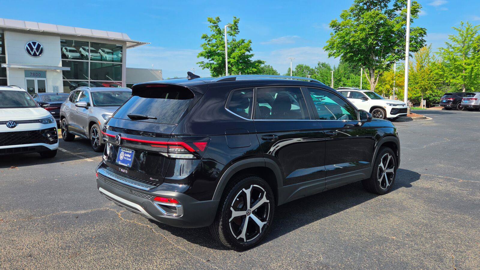 Used 2025 Volkswagen Taos SEL AWD/4WD image 5