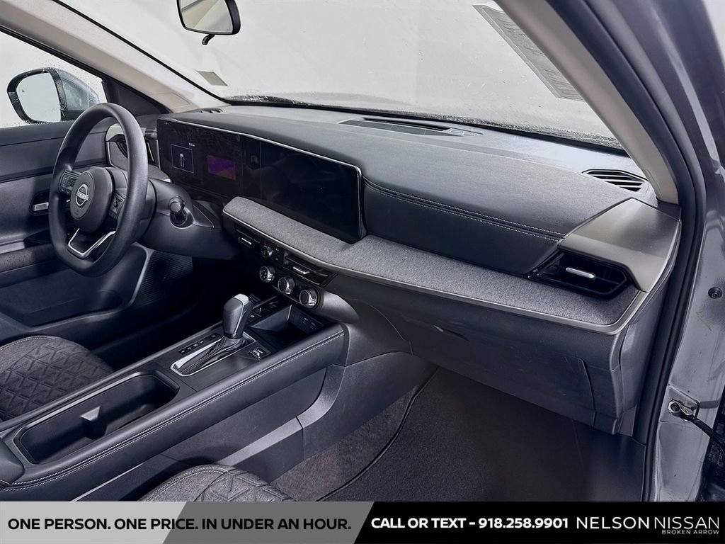 Used 2025 Nissan Kicks SV AWD/4WD image 26