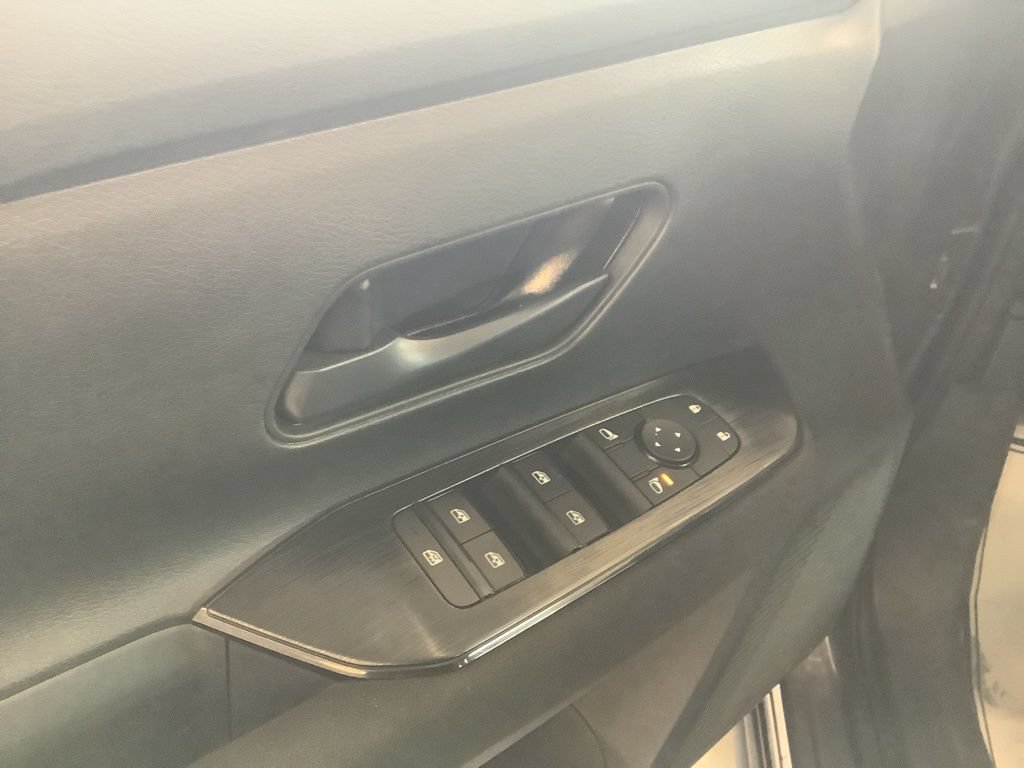 Used 2025 Nissan Kicks S AWD/4WD image 21
