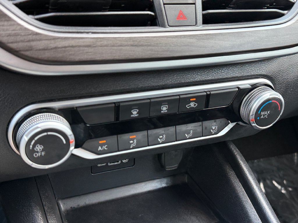 Used 2025 Nissan Altima 2.5 SV FWD image 35