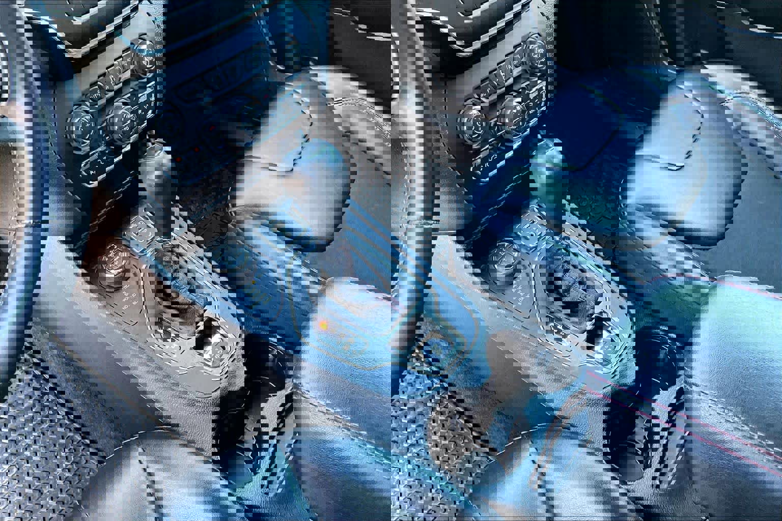 Used 2019 Jeep Cherokee Trailhawk w/ Comfort/Convenience Group image 17