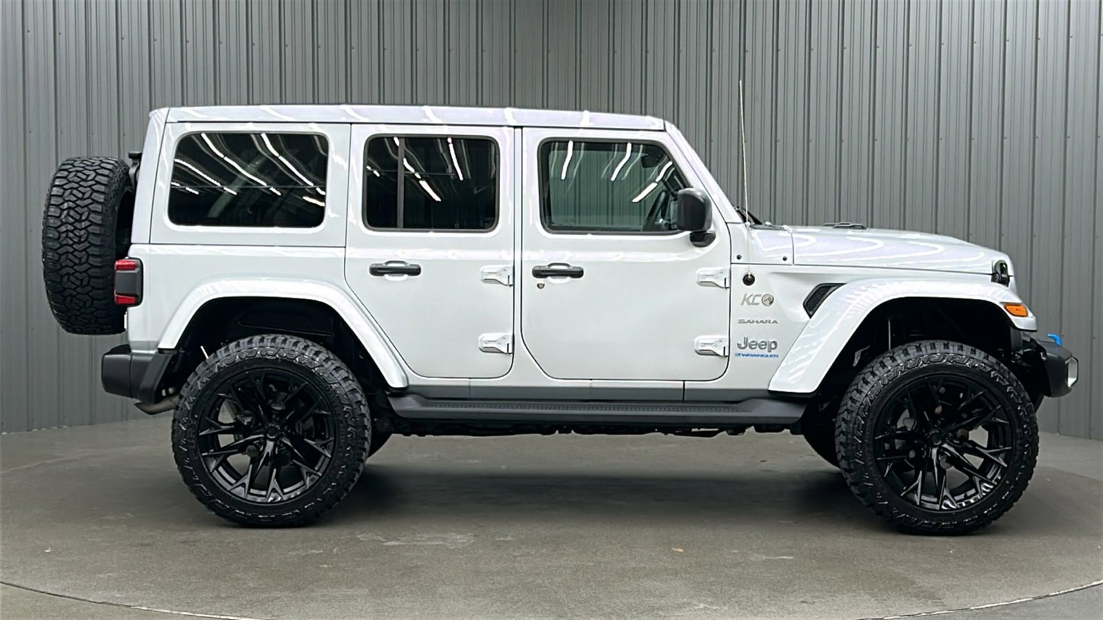 Used 2023 Jeep Wrangler Unlimited Sahara w/ Cold Weather Group image 6