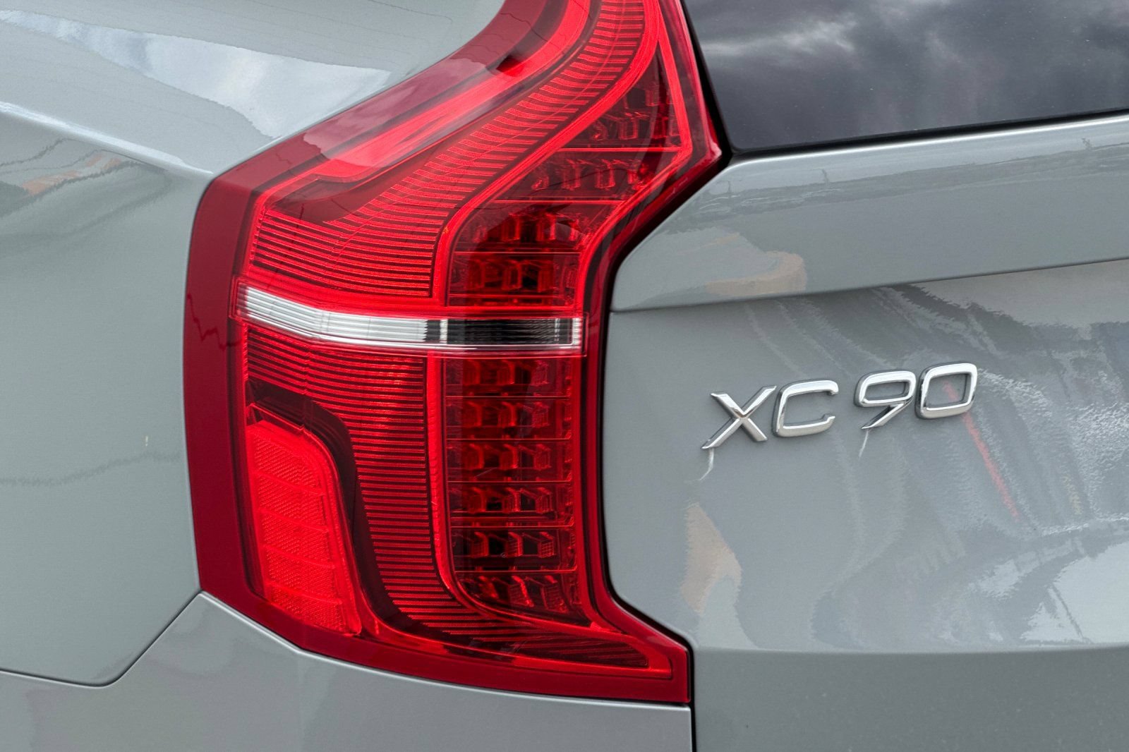 Used 2025 Volvo XC90 T8 Plus w/ Protection Package Premier AWD/4WD image 34