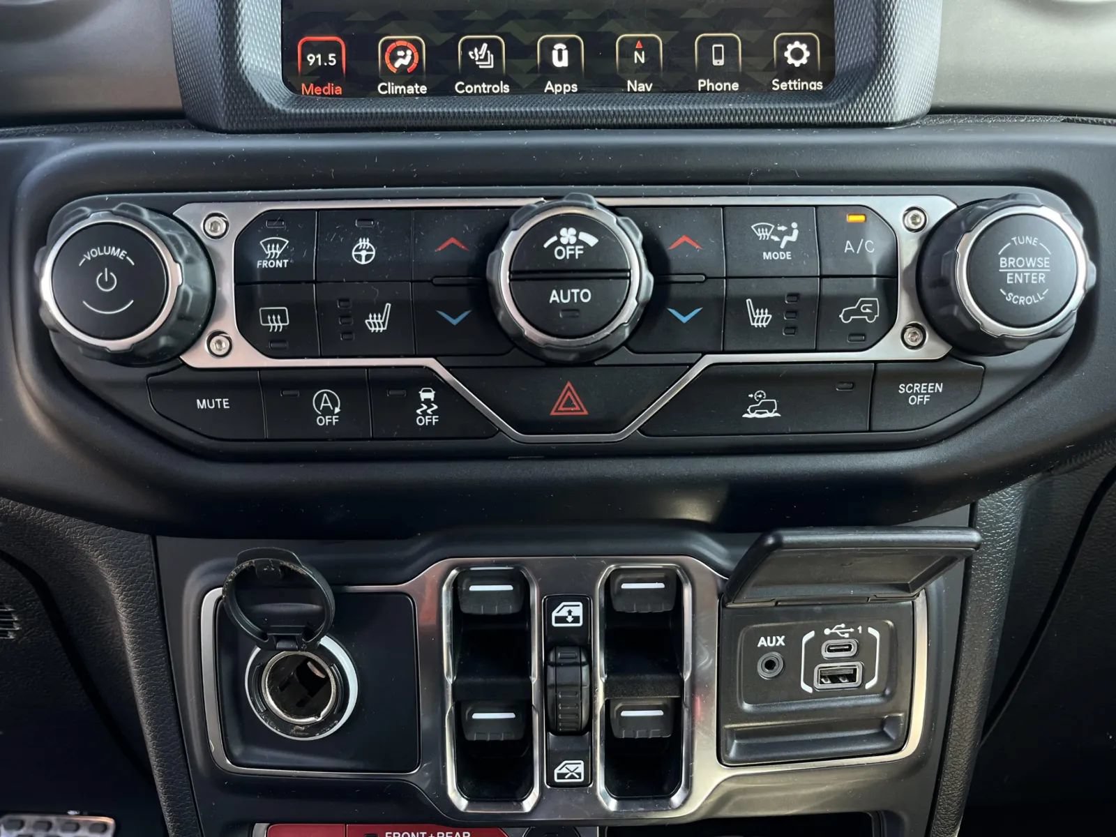 Used 2020 Jeep Gladiator Rubicon AWD/4WD image 17