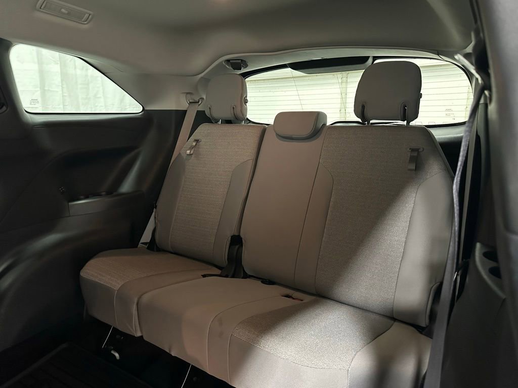 Used 2025 Toyota Sienna LE FWD image 48