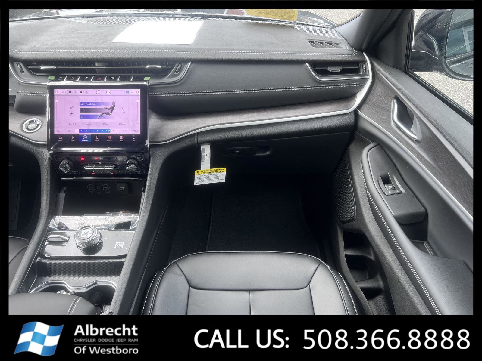 New 2025 Jeep Grand Cherokee Limited w/ Black Appearance Package image 17