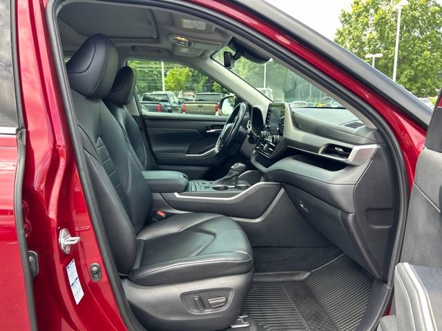 Used 2020 Toyota Highlander XLE AWD/4WD image 20