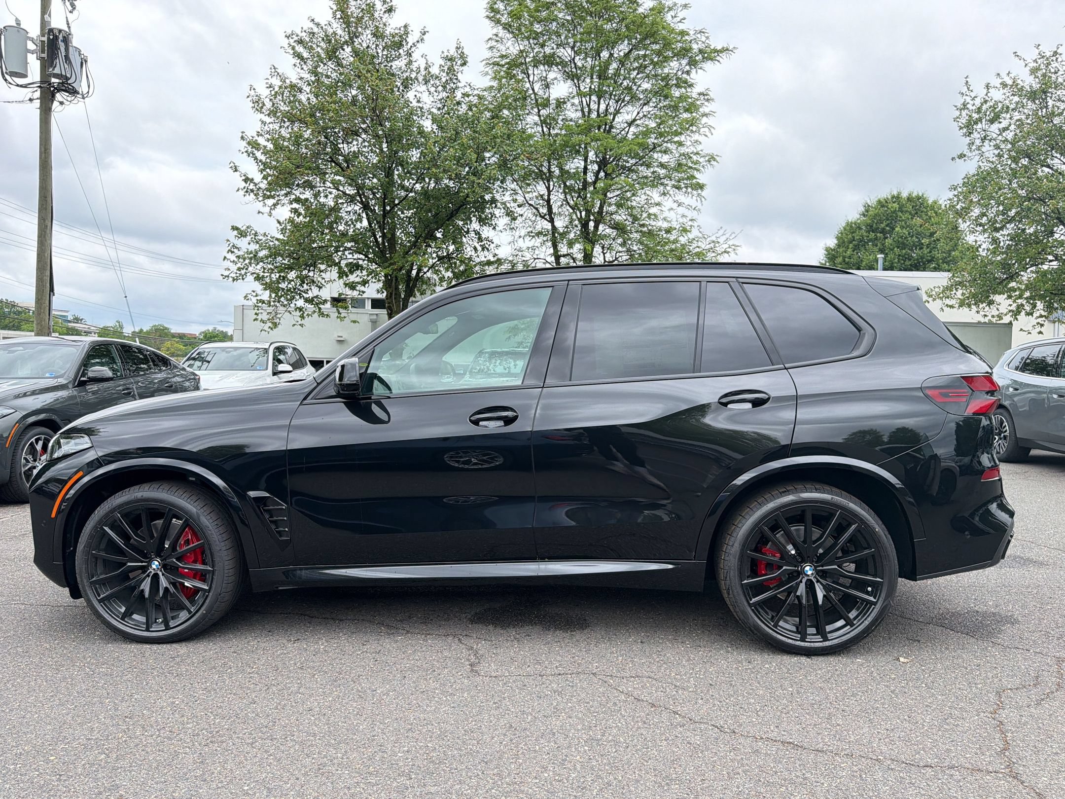 New 2026 BMW X5 xDrive40i w/ M Sport Package AWD/4WD image 2
