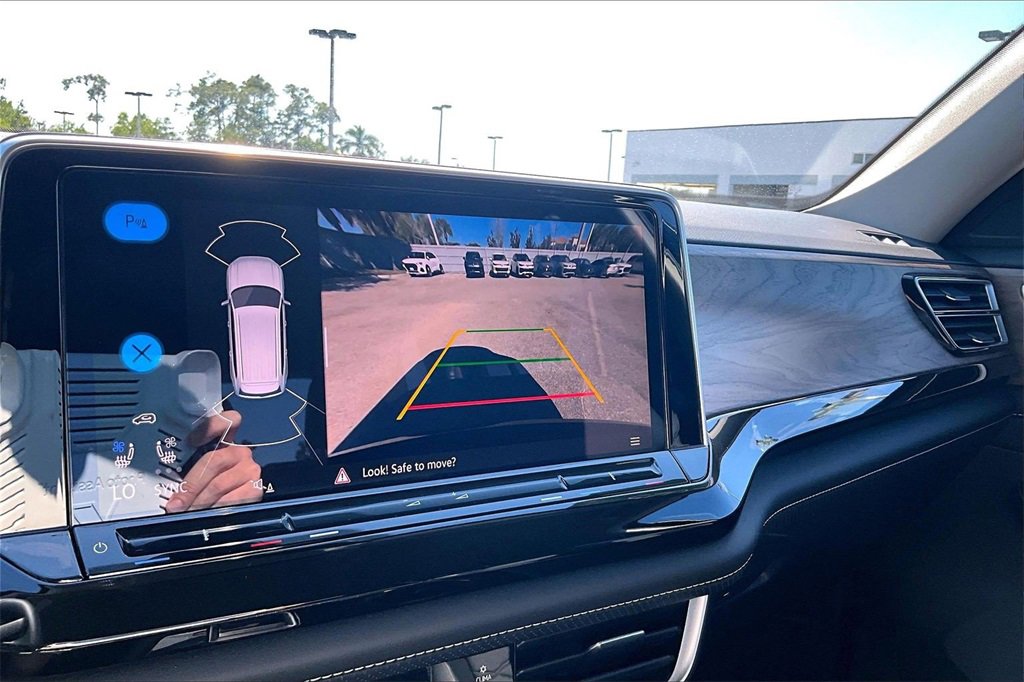 Certified 2025 Volkswagen Atlas SE w/ Black Wheel Package image 27