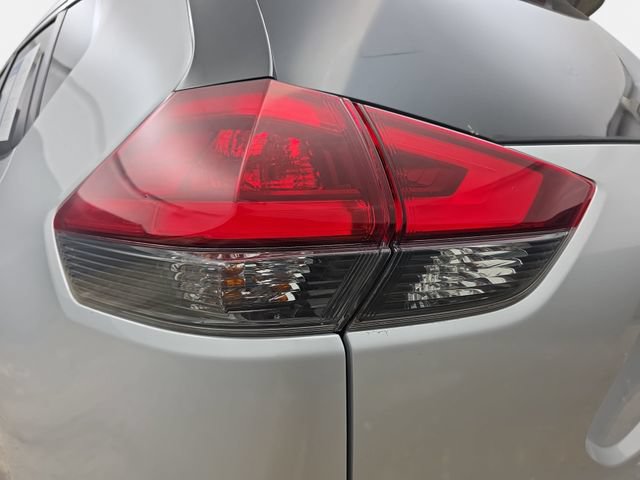 Used 2018 Nissan Rogue SL FWD image 34