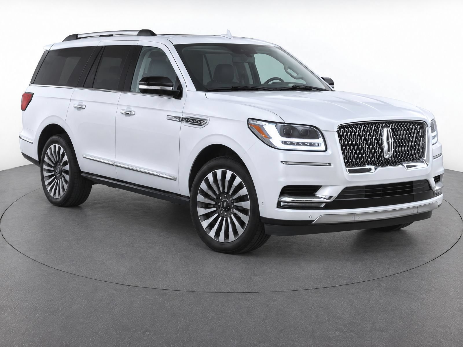 Used 2018 Lincoln Navigator Reserve w/ Technology Package AWD/4WD image 2