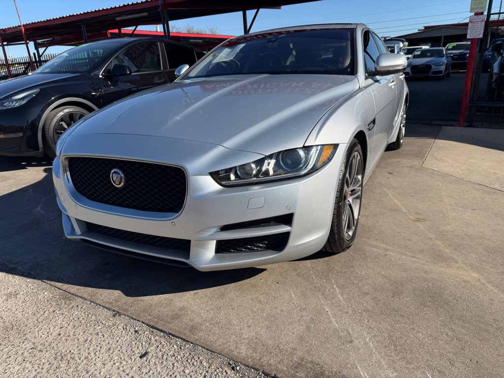 Used 2017 Jaguar XE Premium image 5