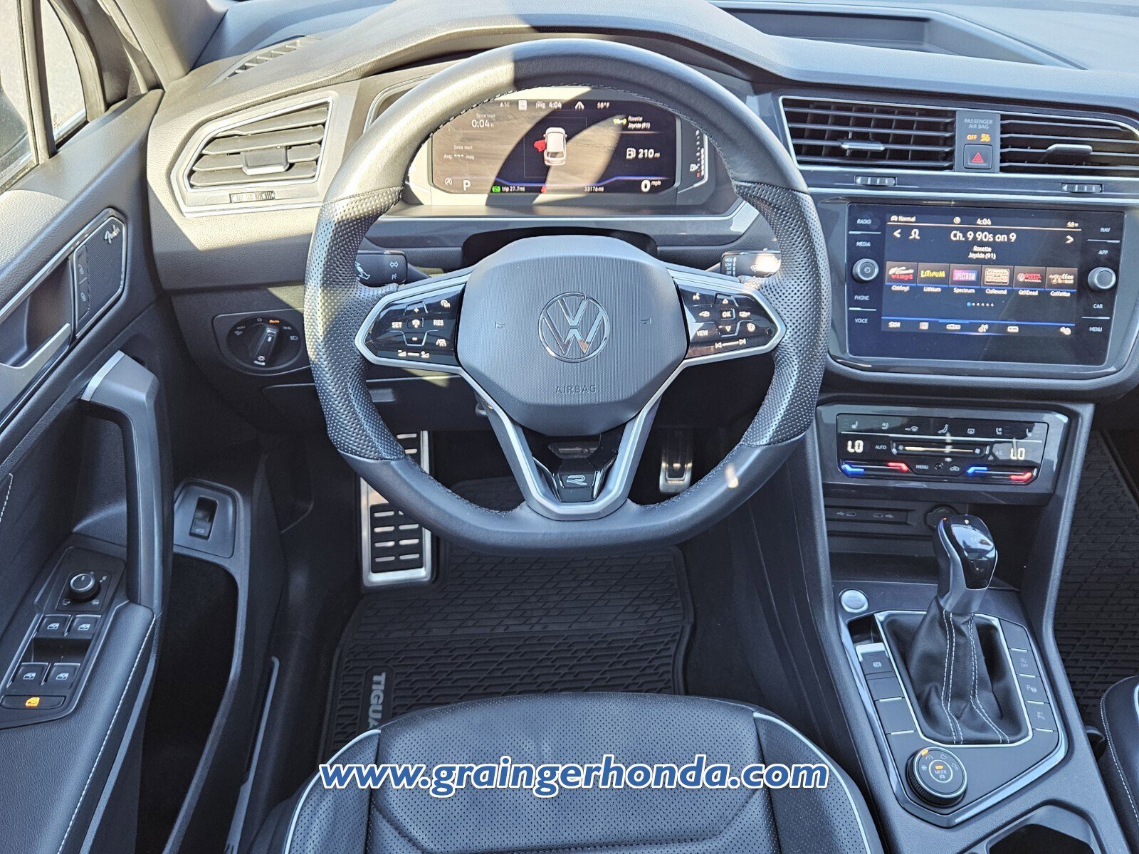 Used 2022 Volkswagen Tiguan SEL R-Line image 12