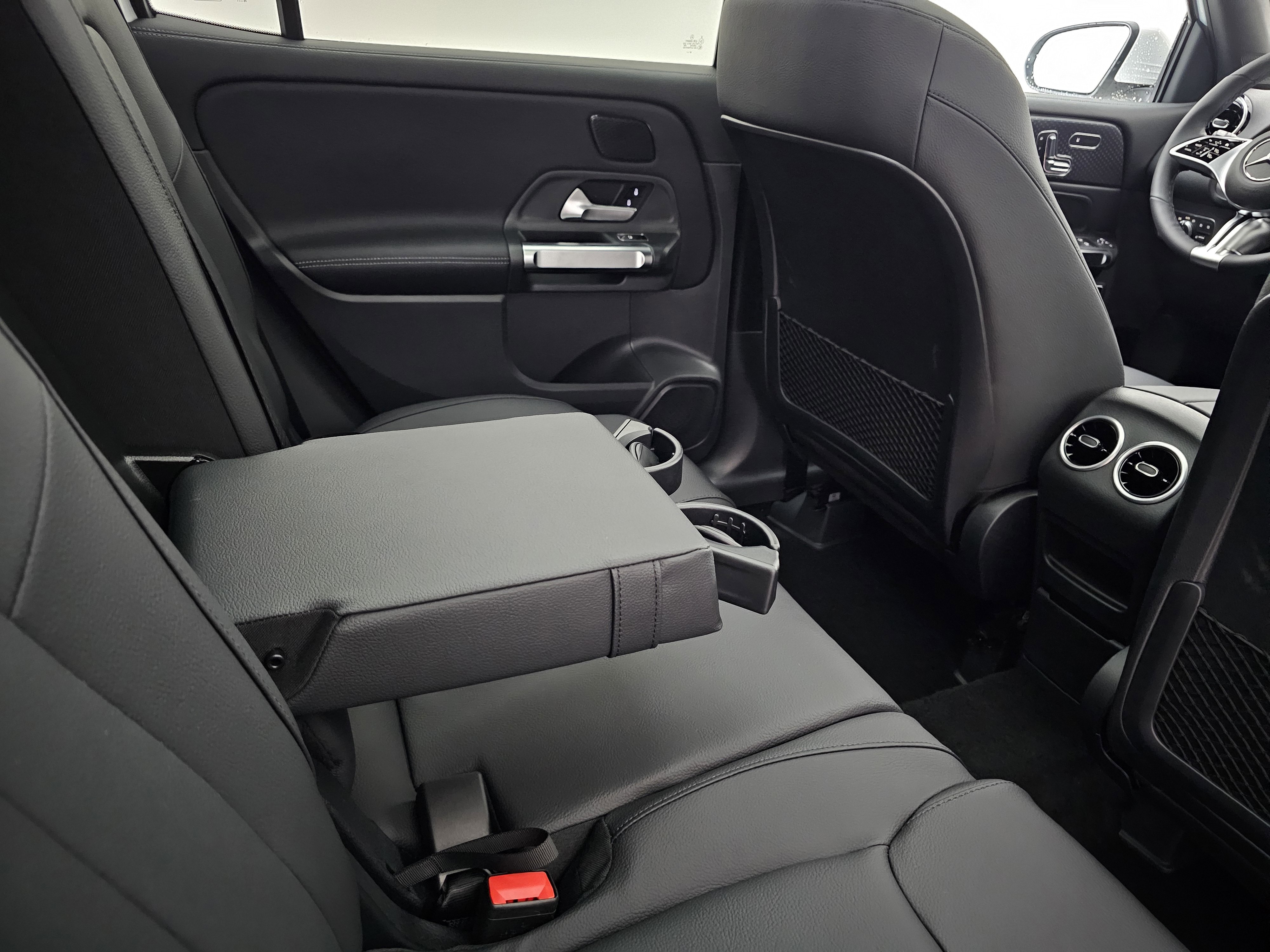 New 2026 Mercedes-Benz GLB 250 4MATIC image 30