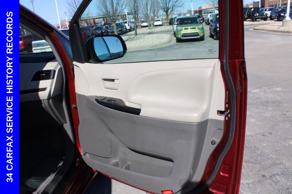 Used 2013 Toyota Sienna LE w/ Towing Pkg image 20