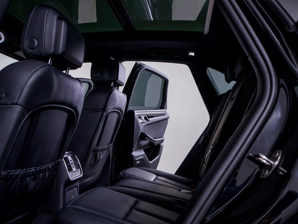 Certified 2023 Porsche Macan S image 7