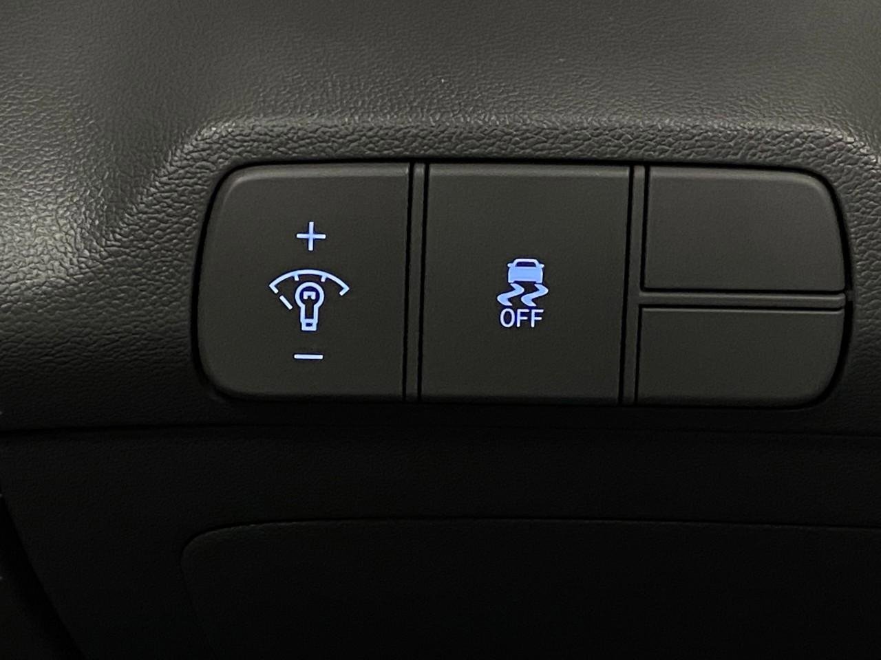Certified 2025 Hyundai Elantra SEL FWD image 13