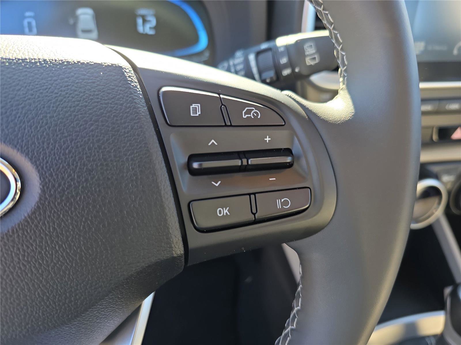 Certified 2025 Hyundai Venue SEL image 23