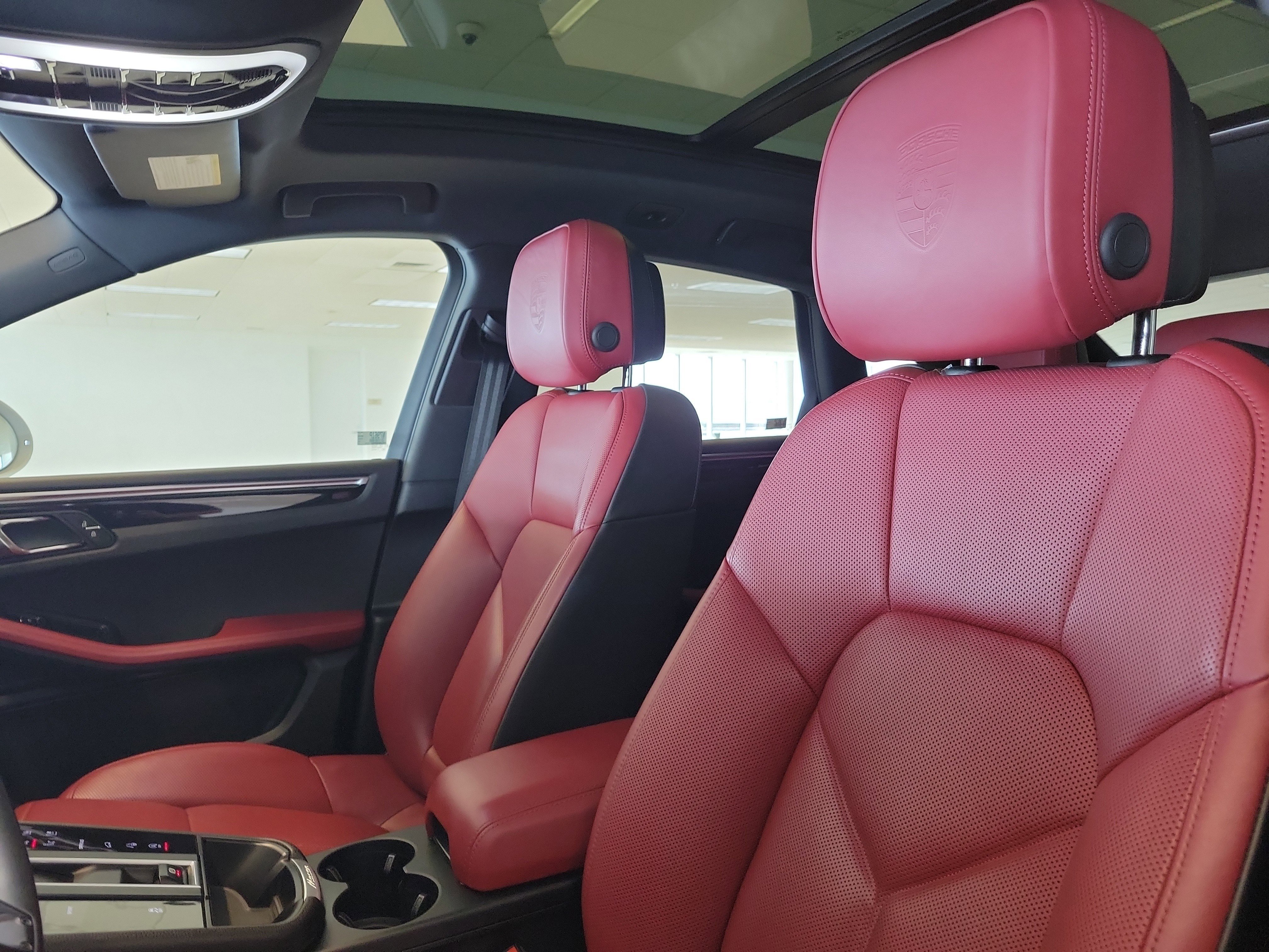 Used 2023 Porsche Macan AWD/4WD image 22