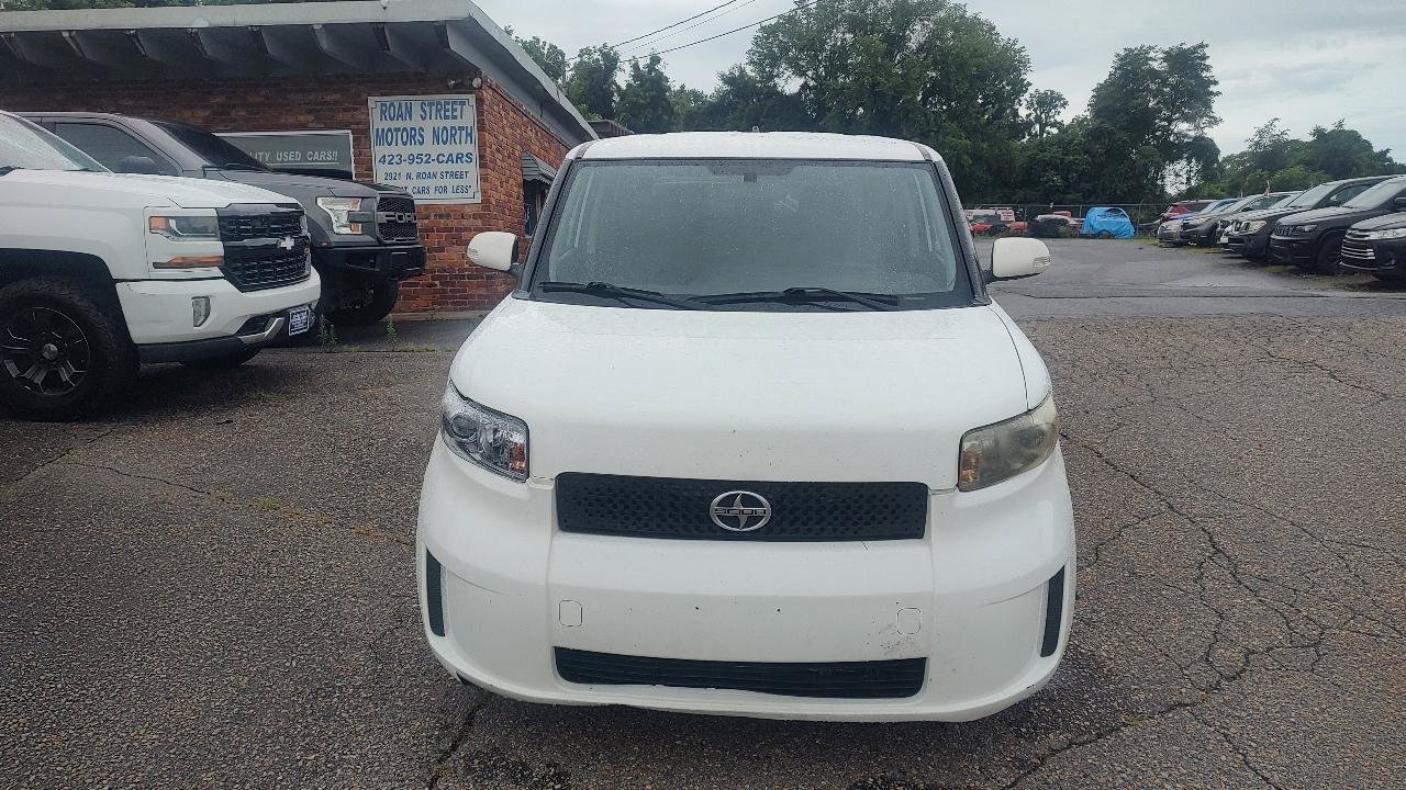 Used 2010 Scion xB FWD image 8
