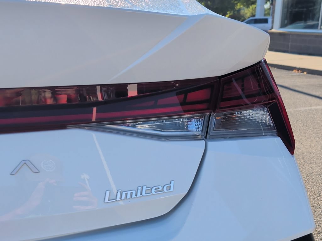 Used 2024 Hyundai Elantra Limited FWD image 43