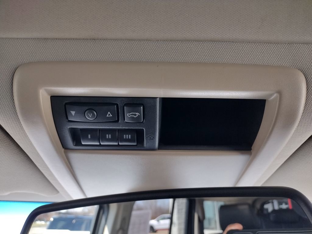 Used 2008 Jeep Commander Limited w/ Trailer Tow Group IV image 28