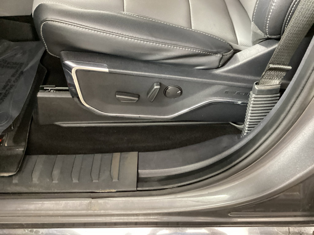 Used 2022 Ford F150 Lariat AWD/4WD image 16