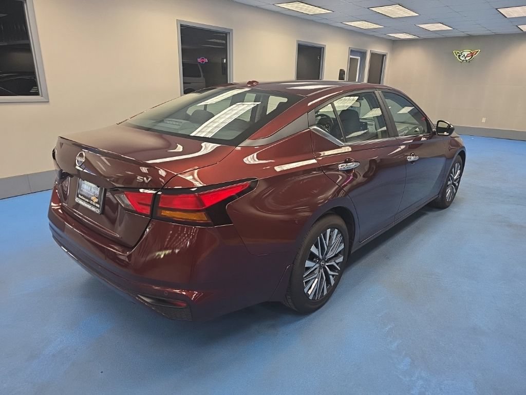 Used 2024 Nissan Altima 2.5 SV FWD image 3