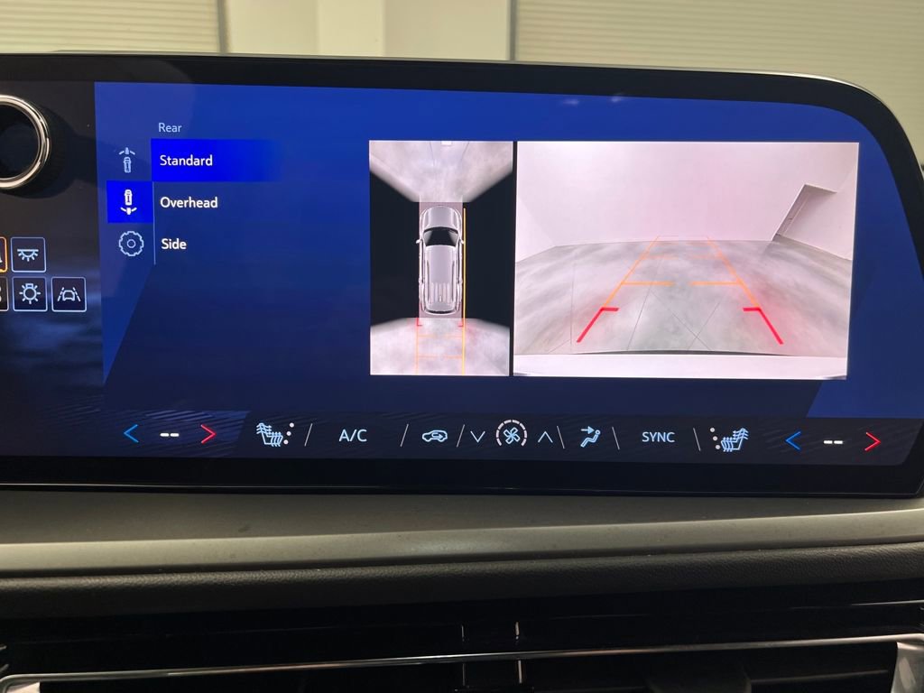 Used 2024 Chevrolet Traverse LT image 66