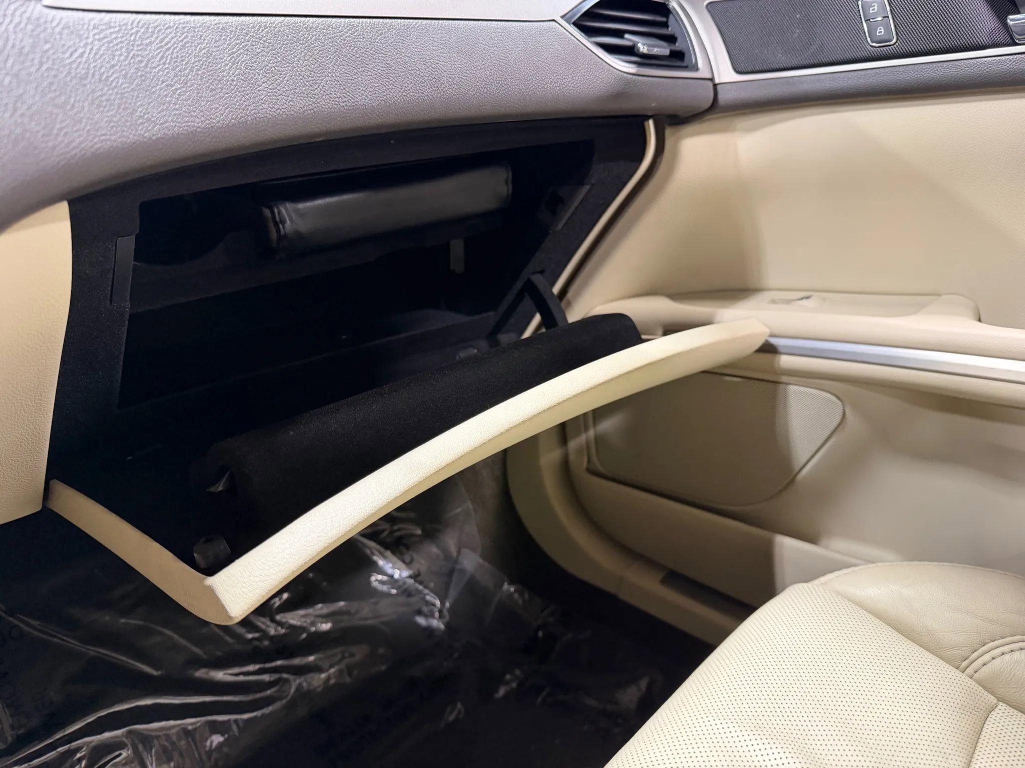 Used 2013 Lincoln MKZ image 21