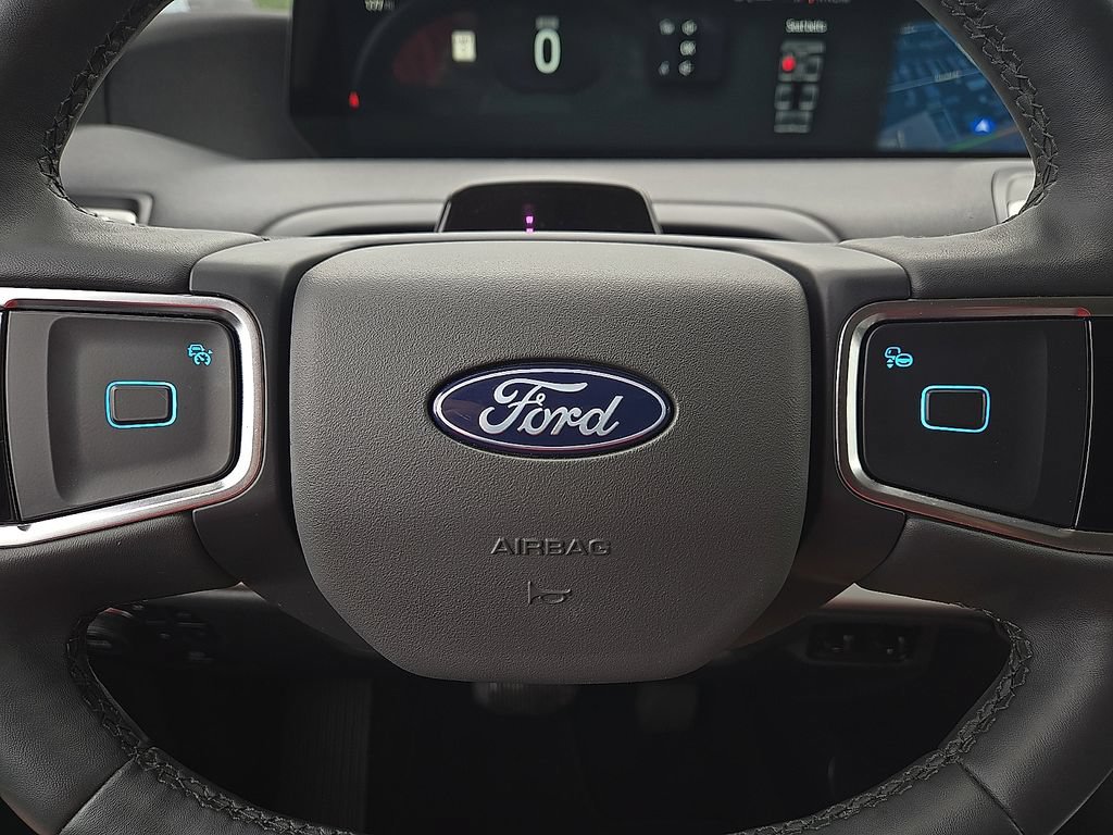 Used 2025 Ford Expedition Active AWD/4WD image 19