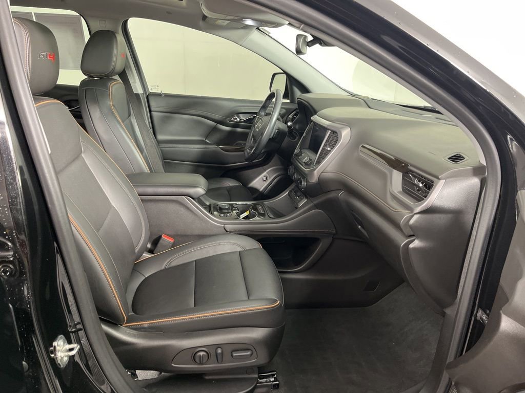 Used 2022 GMC Acadia AT4 w/ Technology Package image 7