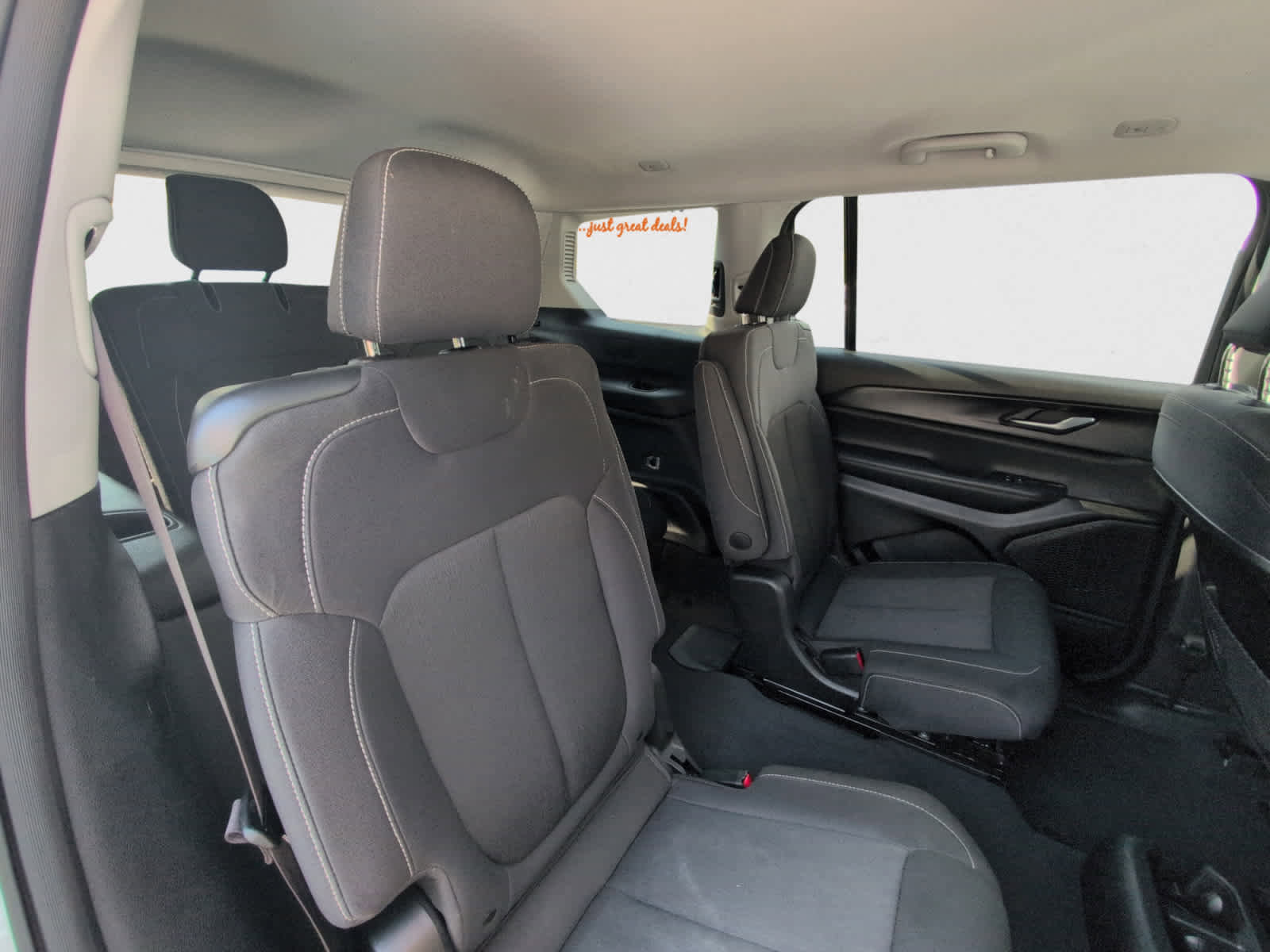 Used 2023 Jeep Grand Cherokee L Laredo image 21