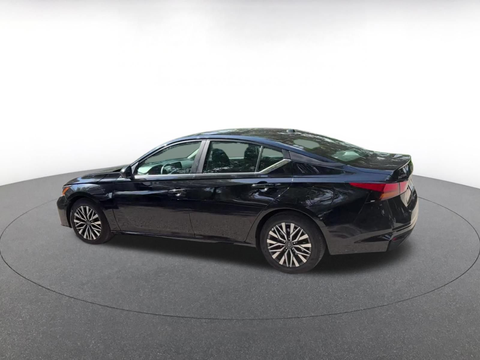 Used 2026 Nissan Altima 2.5 SV FWD image 9